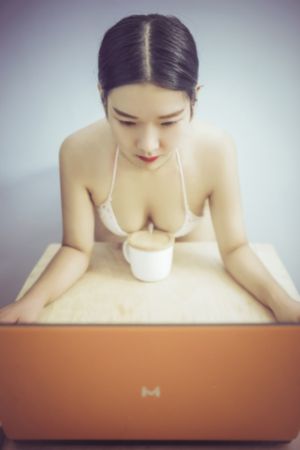 2081亚洲欧洲一区二区_DVD电影完整版